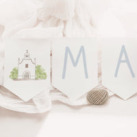 Guirnalda personalizada con el nombre de la Colección Iglesia Comunión, letras en color azul y banderines con ilustración de iglesia con ramas.