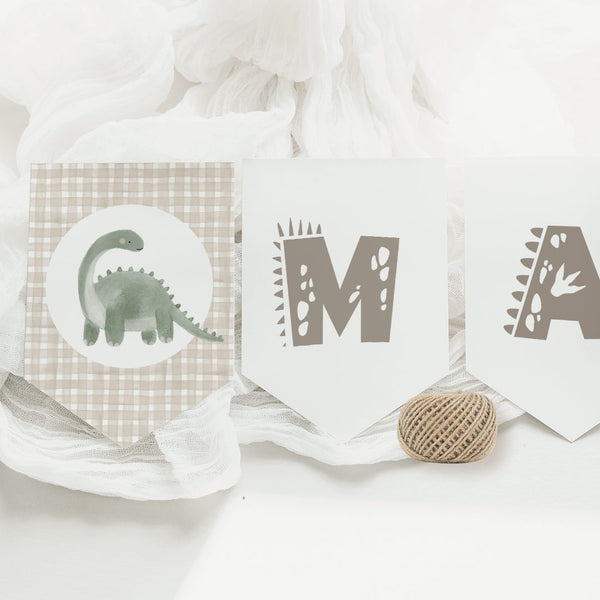 Guirnalda de cumpleaños personalizada temática dinosaurio con banderines de nombre sobre estampado vichy beige