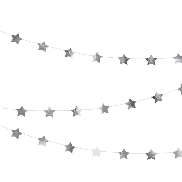 Detalle de la guirnalda de estrellas en plata espejo, cosida en papel de aluminio. Longitud 3,6 m.