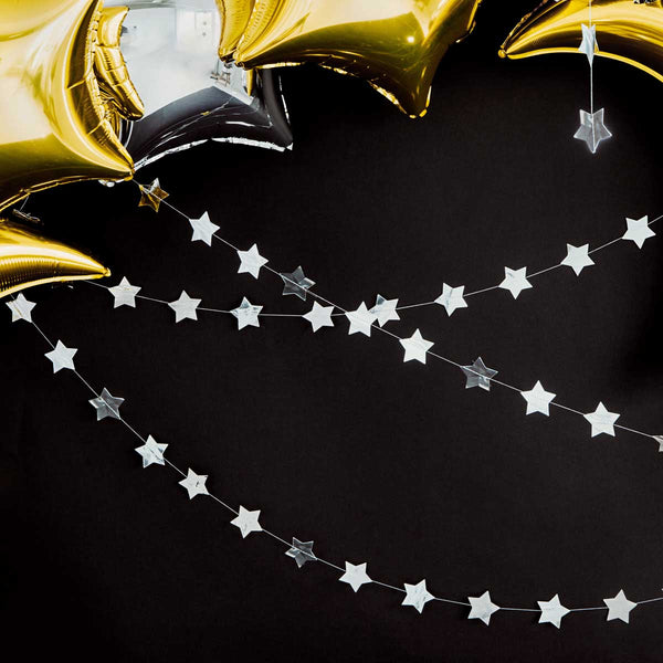 Guirnalda de estrellas en papel de aluminio plata espejo. Longitud 3,6 m, altura 5 cm.