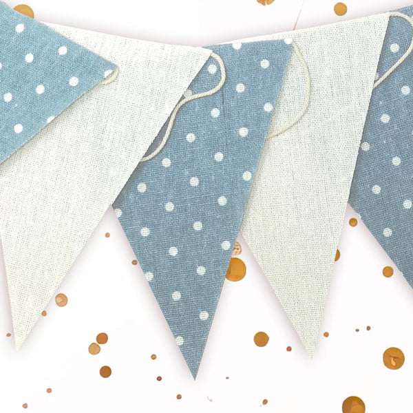 Guirnalda de tela con topos en color azul, 180 cm de largo, ideal para comuniones o bautizos.