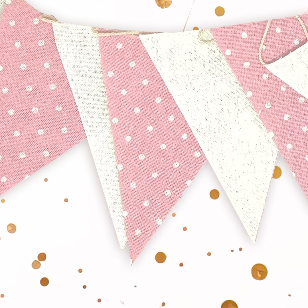 Guirnalda de tela con topos en color rosa, 180 cm de largo, ideal para comuniones o bautizos.
