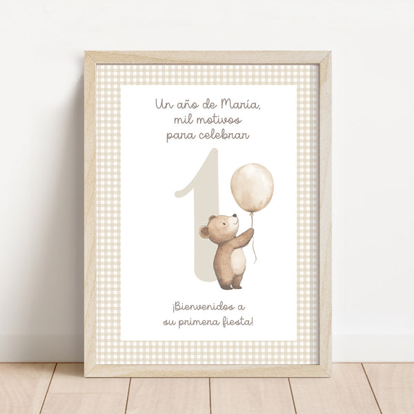 Lámina de bienvenida personalizada para primer cumpleaños de 30x40 cm con osito y fondo de cuadros vichy beige