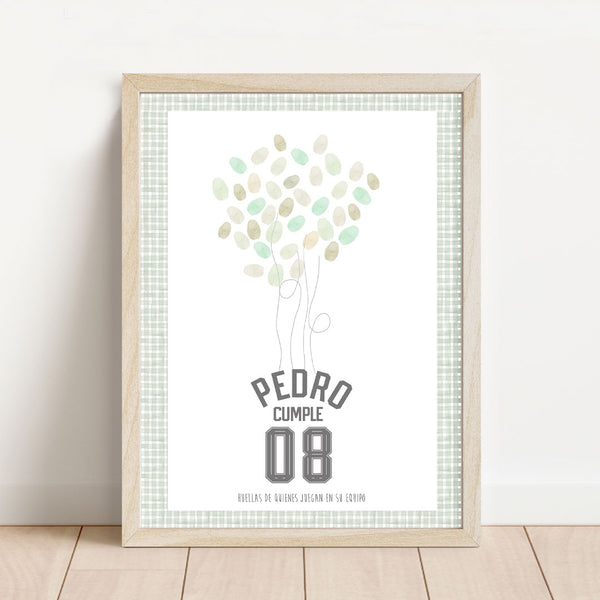 Lámina de huellas personalizada temática fútbol de 30x40 cm con balón y estampado vichy verde para recuerdo de cumpleaños infantil
