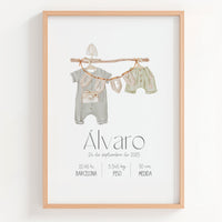 Lámina natalicio MiCanastilla con ropa de niño en estilo boho neutro y datos de nacimiento del bebé