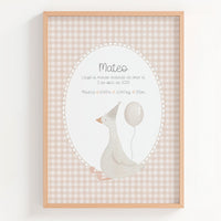 Lámina natalicio personalizada MiAlegría en beis con oca festiva, globo y datos de nacimiento del bebé