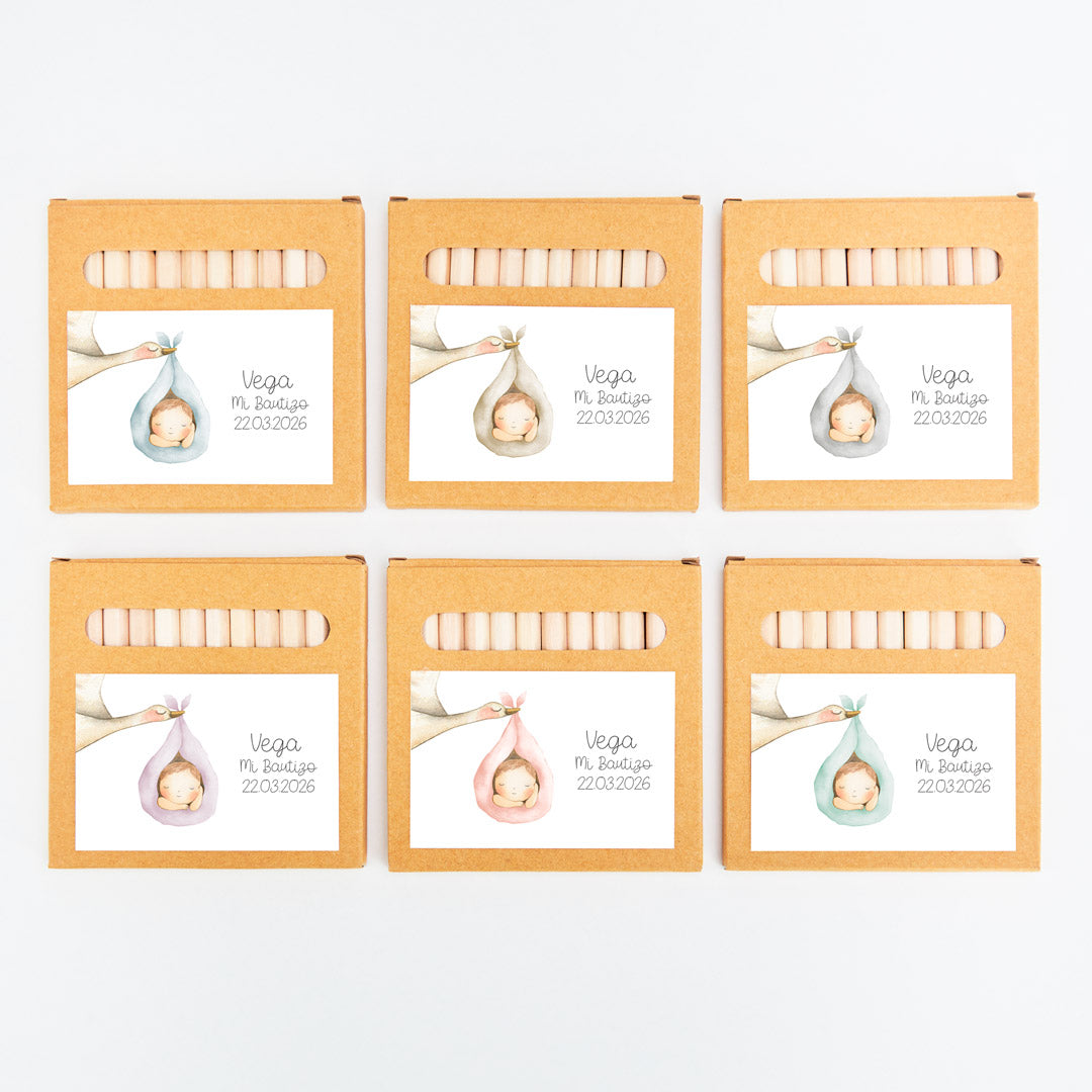 opciones de color de la caja de lápices de colores como detalles para niños de bautizo de la colección cigüeña. 