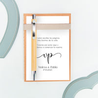 libreta con bolígrafo como detalle para invitados de boda de la colección Eterna