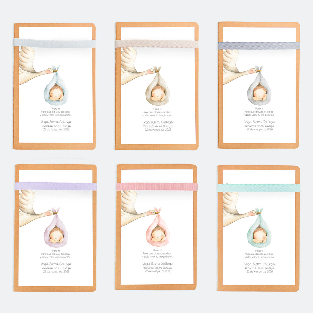 opciones de color de la libreta con lápiz para invitados de bautizo de la colección cigüeña. 