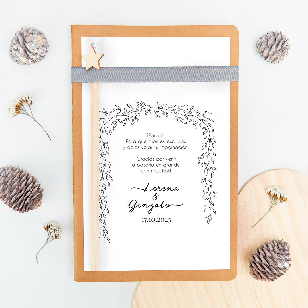 libreta con lápiz para niños  invitados de boda de la colección bosque secreto. 