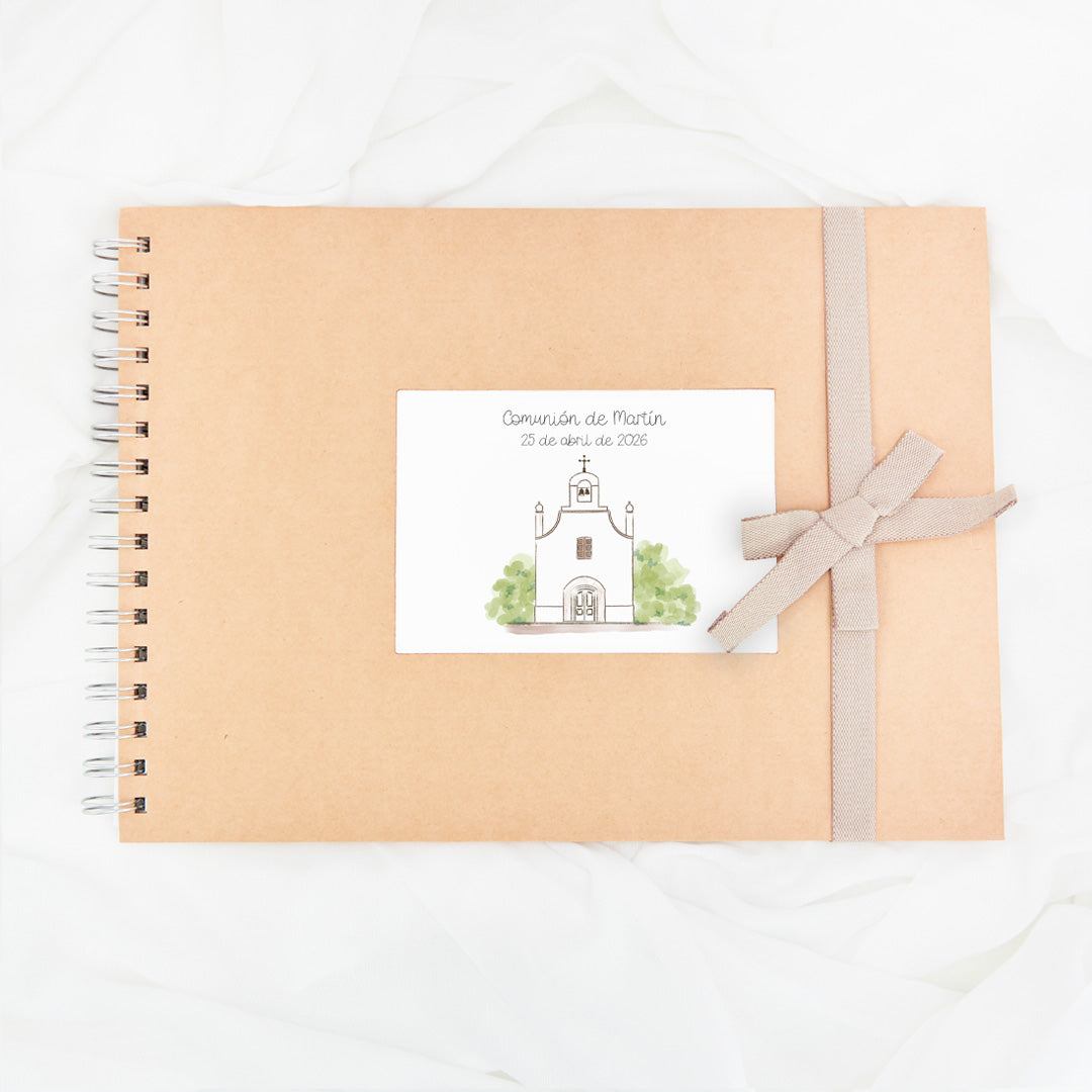 Libro de firmas para comunión con lazo en color beis.