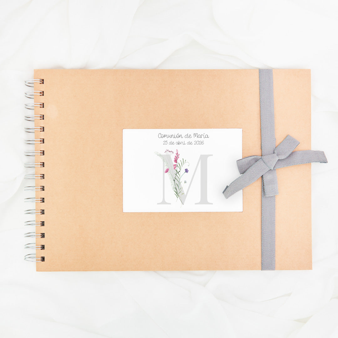 Libro de firmas para comunión con lazo y diseño en tonos grises. 