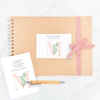 Libro de firmas para comunión con bolígrafo personalizado de la colección Inicial. 