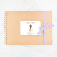 Libro de firmas para comunión con lazo en color lila. 