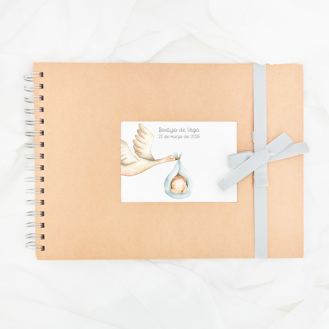 Libro de firmas personalizado para bautizo con diseño y lazo en color azul.