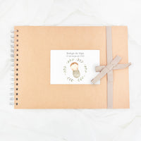 Libro de firmas personalizado para bautizo con diseño y lazo en color beis.