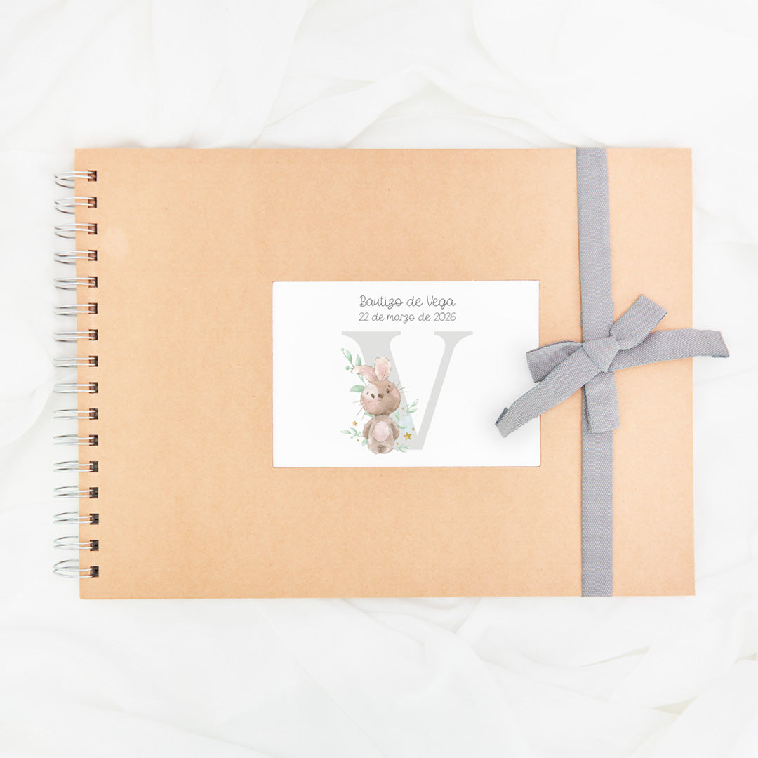 Libro de firmas personalizado para bautizo con diseño y lazo en color gris.