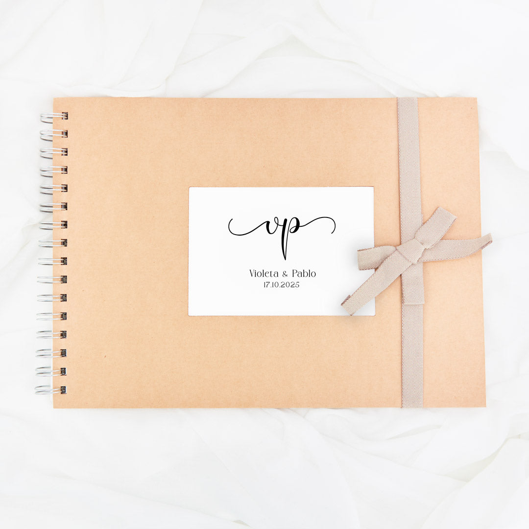 Libro de firmas personalizado para boda con lazo en color beis. 