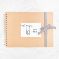 Libro de firmas personalizado para boda con lazo en color gris. 