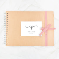 Libro de firmas personalizado para boda con lazo en color rosa. 
