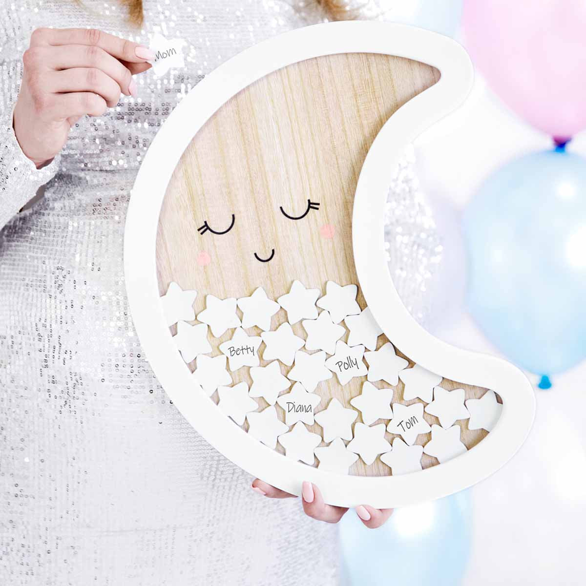 Libro de firmas de madera con forma de luna y 30 estrellas blancas para dedicatorias. Tamaño 38,5 × 30 cm.