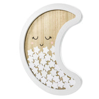 Detalle del libro de firmas de madera con forma de luna. Decoración original para comuniones y bautizos.