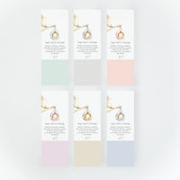 Opciones de color para el marcapáginas de bautizo de la colección cigüeña. 