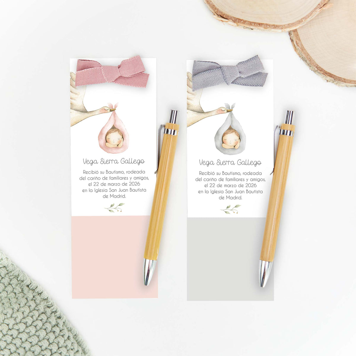 Marcapáginas con bolígrafo personalizado de la colección Cigüeña para bautizo