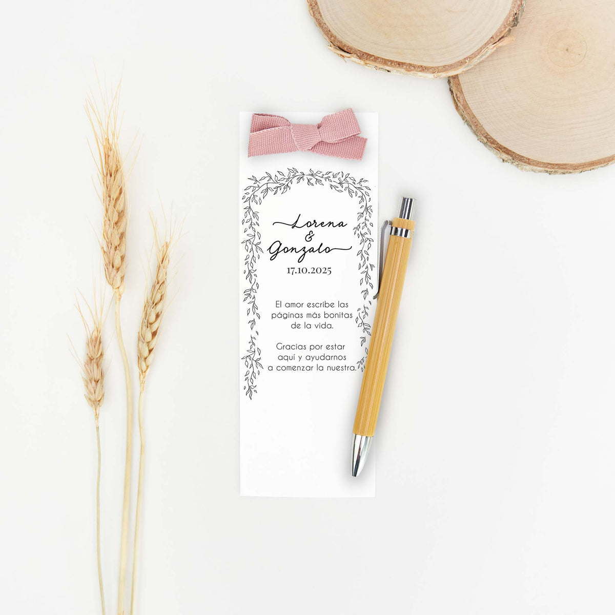 Marcapáginas con bolígrafo personalizado de la colección Bosque Secreto para boda