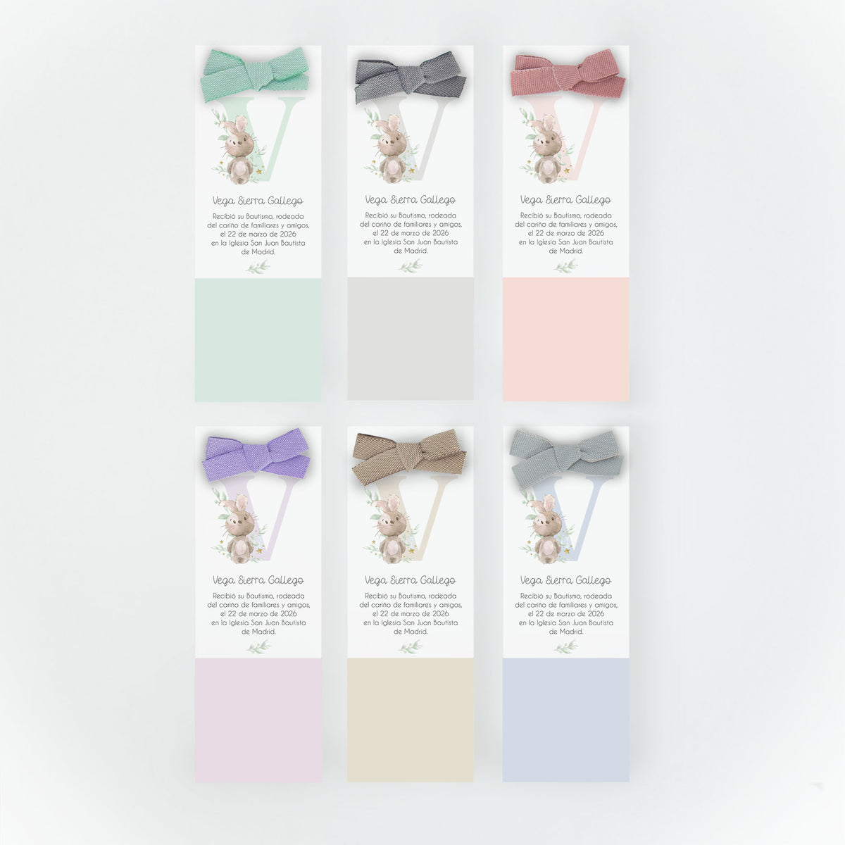 Opciones de color del recordatorio formato marcapáginas para bautizo de la colección inicial conejito. 