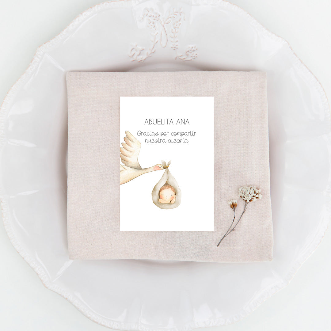Marcasitios personalizados de la Colección Cigüeña Bautizo, con ilustración de cigüeña con saquito.