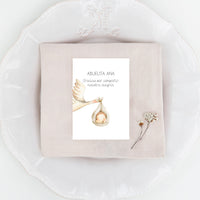 Marcasitios personalizados de la Colección Cigüeña Bautizo, con ilustración de cigüeña con saquito.