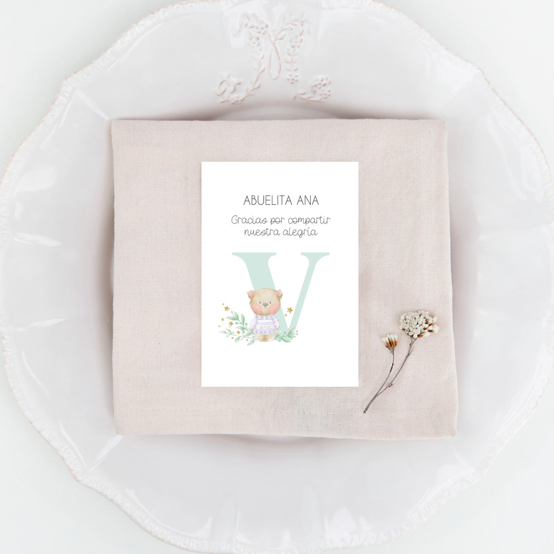 Marcasitios personalizados de la Colección Inicial Bautizo, con inicial del bebé.