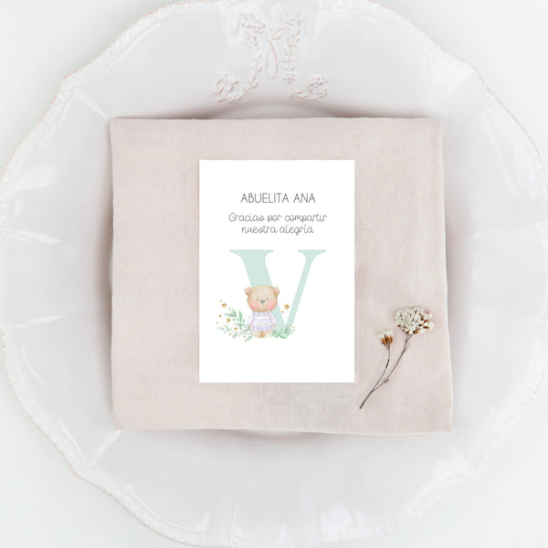 Marcasitios personalizados de la Colección Inicial Bautizo, con inicial del bebé.