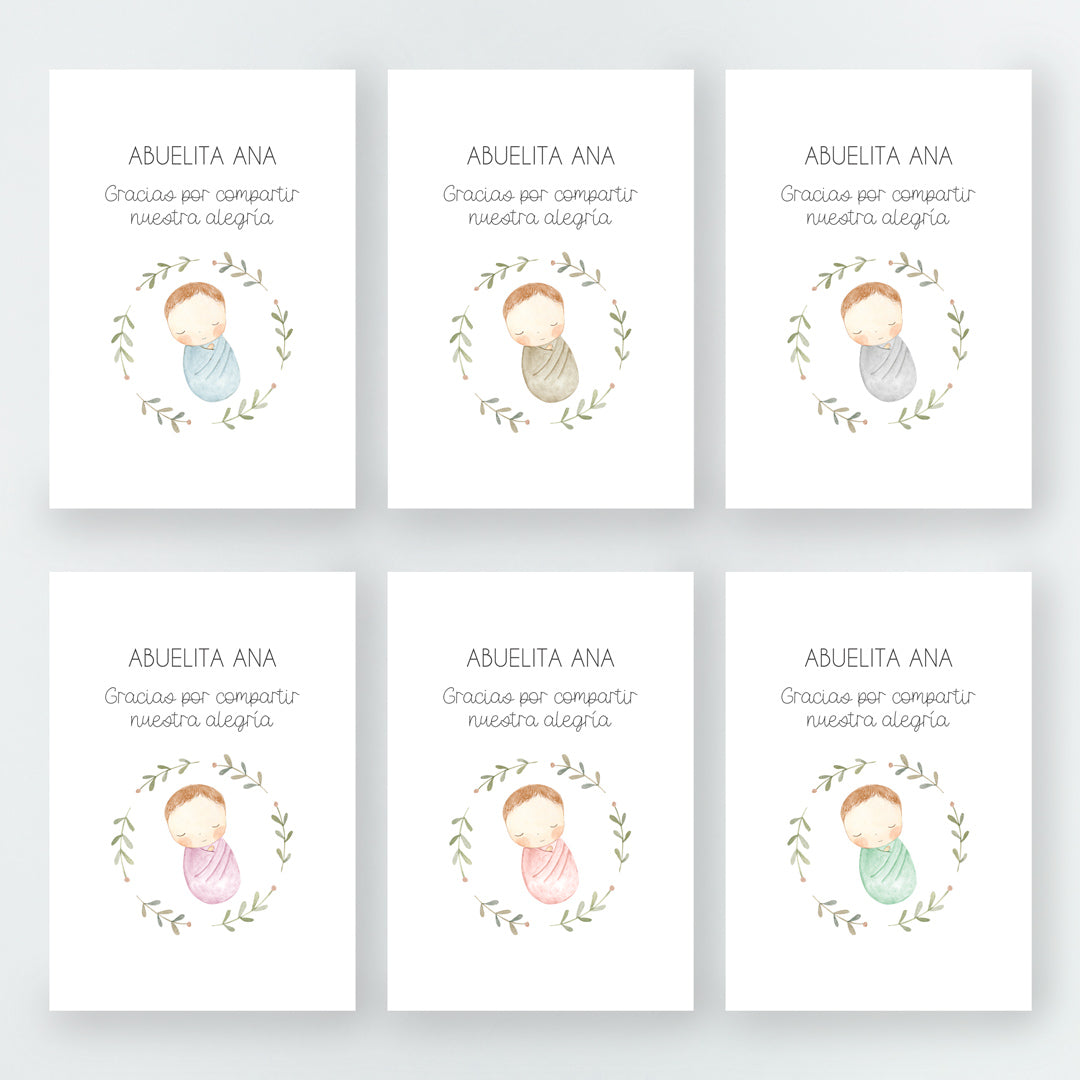 Opciones de color del marcasitios personalizados de la Colección Rosquito Bebé Bautizo, con ilustración del bebé arropado en un rosco de ramas y opción de tronquito de madera natural.