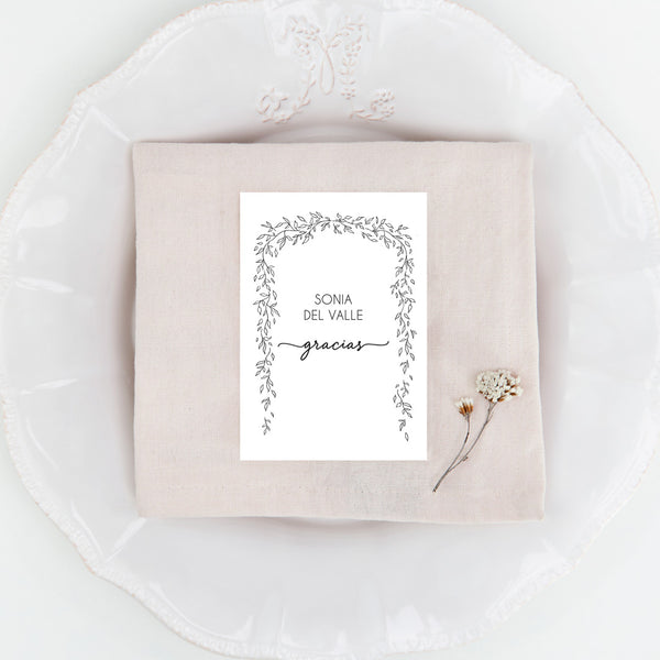 Marcasitios Bosque Secreto en mesa rústica de boda