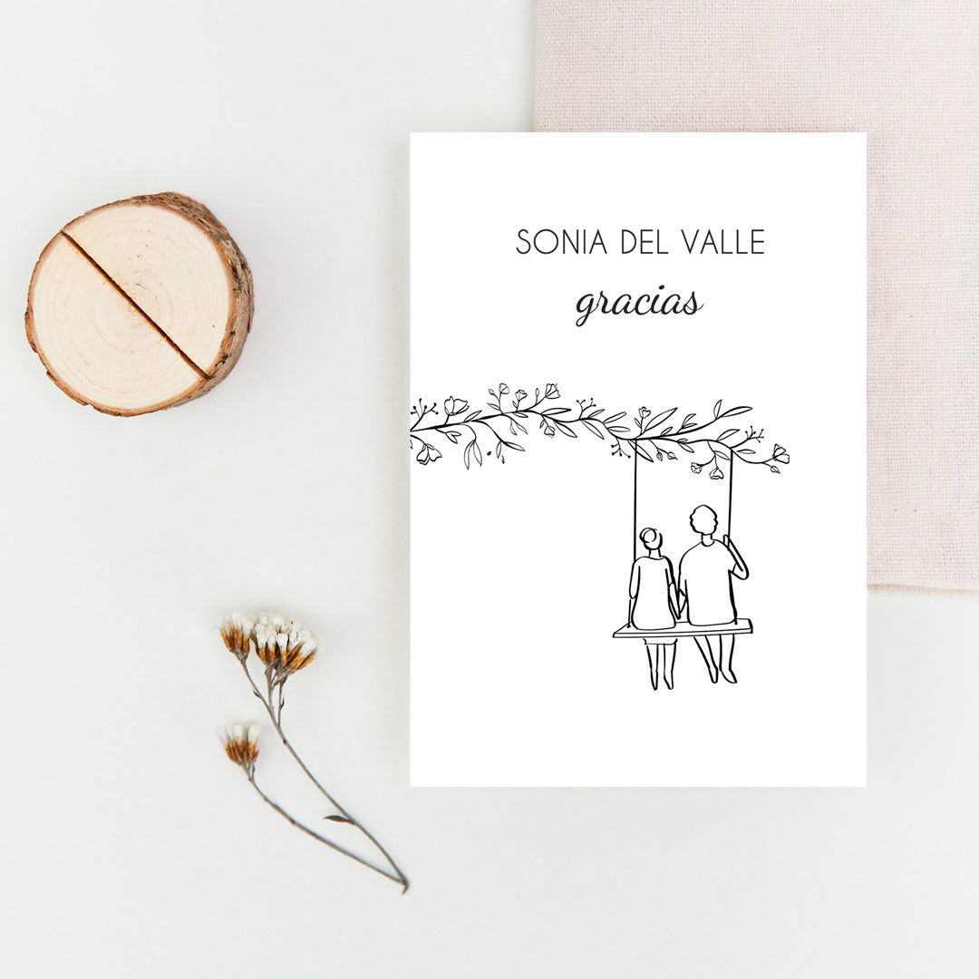 Tarjeta de nombre Susurros en cartulina con tronquito de madera