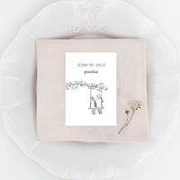 Marcasitios Susurros sobre vajilla en mesa de boda