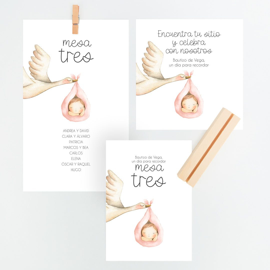 Conjunto Mesero y Seating Plan para Bautizo de la colección Cigüeña en color rosa. 