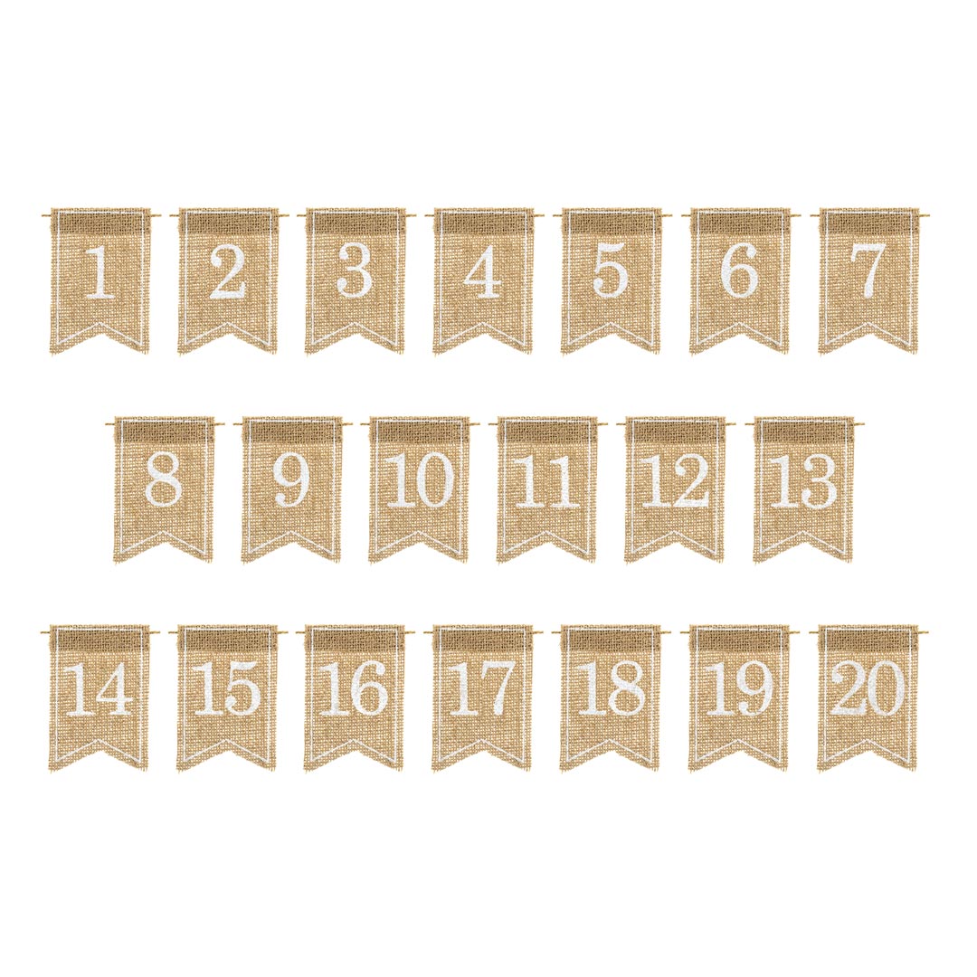Detalle de número de mesa en yute natural con impresión blanca, decoración boho para eventos.
