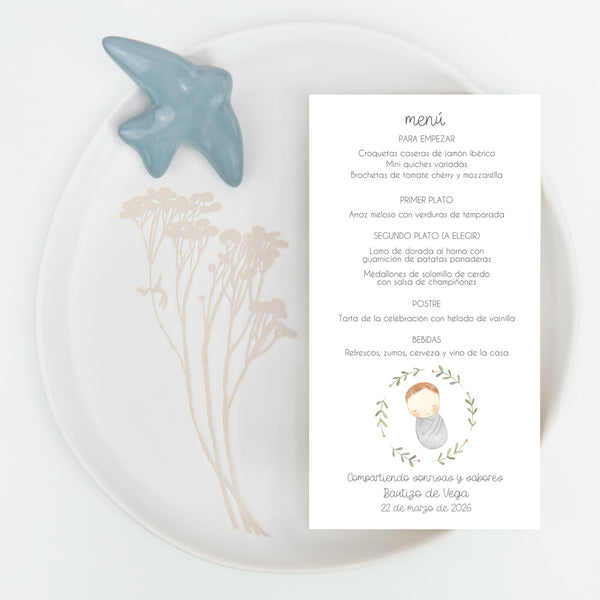 Minuta o tarjetón menú de la Colección Rosquito Bebé Bautizo, con ilustración del bebé arropado en un rosco de ramas, impresa en cartulina FSC.