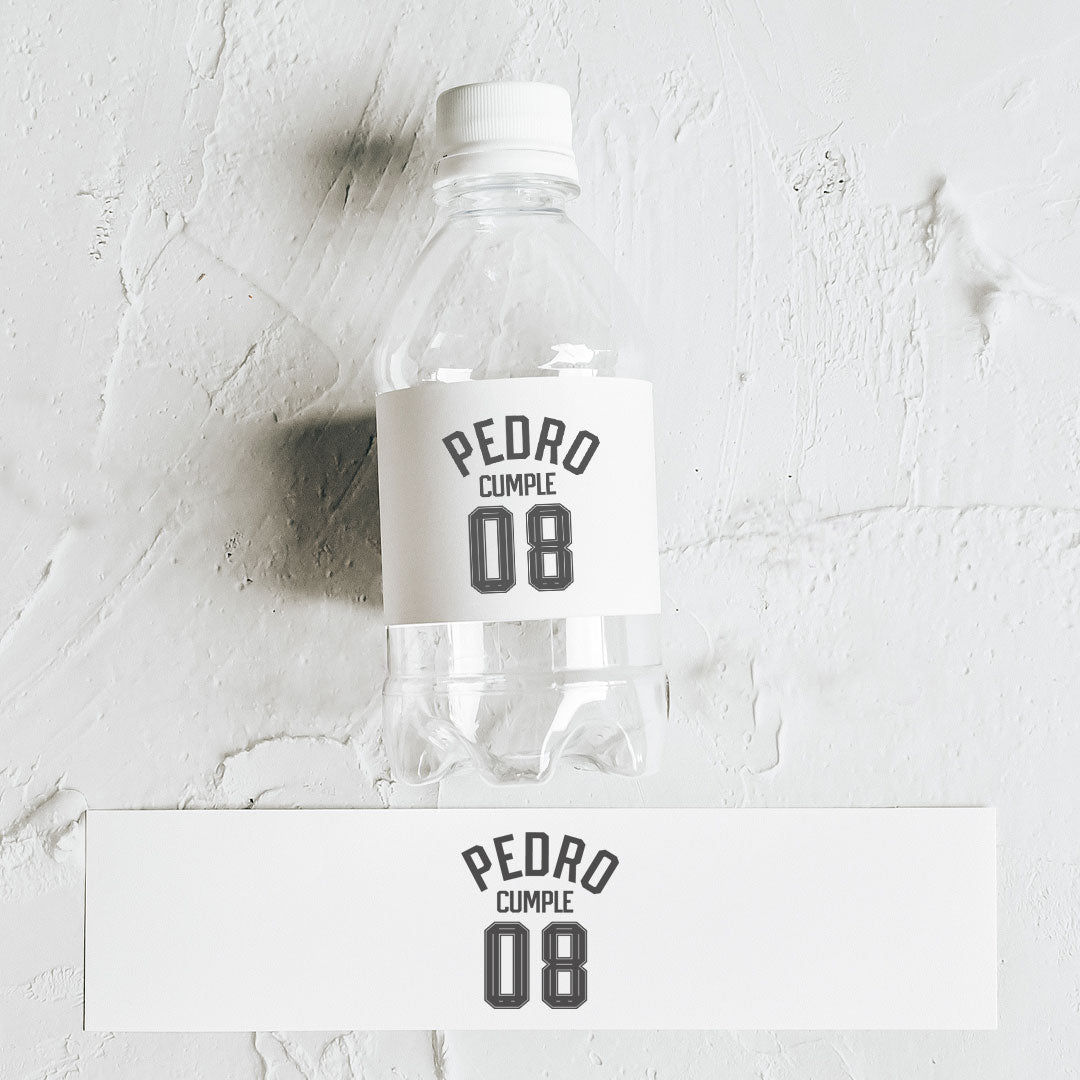 Pack de 10 pegatinas personalizadas para botellas temática fútbol con nombre y estampado vichy verde para cumpleaños infantil