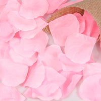 Pétalos de tela en color rosa pastel ideales para bodas. 