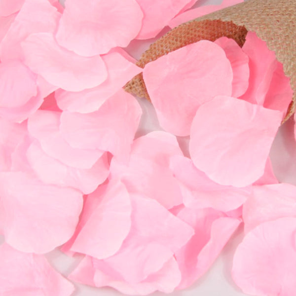 Pétalos de tela en color rosa pastel ideales para bodas. 