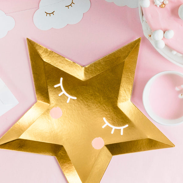 Platos de papel con forma de estrella en color dorado espejo. Pack de 6 unidades, diámetro 27 cm.