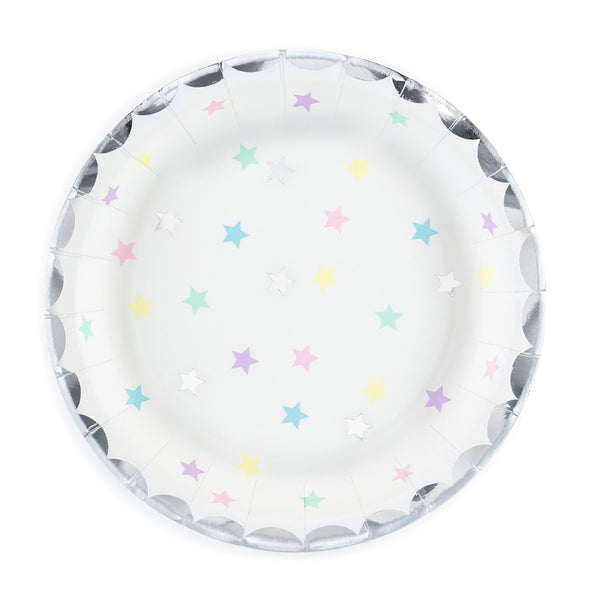 Detalle del diseño de estrellas en los platos de papel multicolor. Pack de 6 unidades (18 cm).