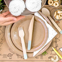 Platos de papel kraft naturales. Pack de 6 unidades, diámetro 18 cm.