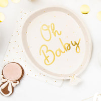 Platos de papel Oh Baby decorando mesa dulce de gender reveal o bautizo