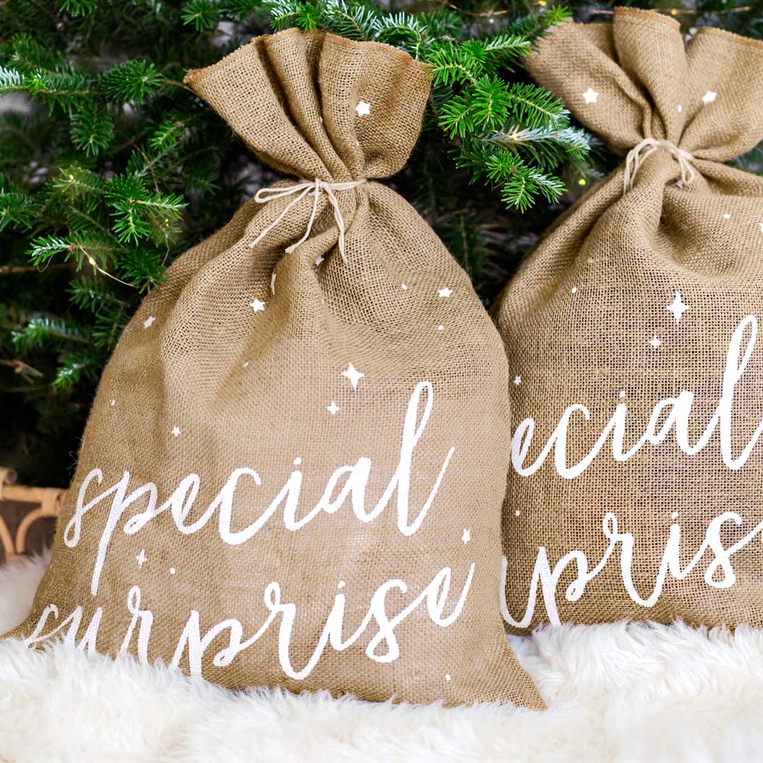 Saco de yute con texto Special Surprise y cordel de arpillera