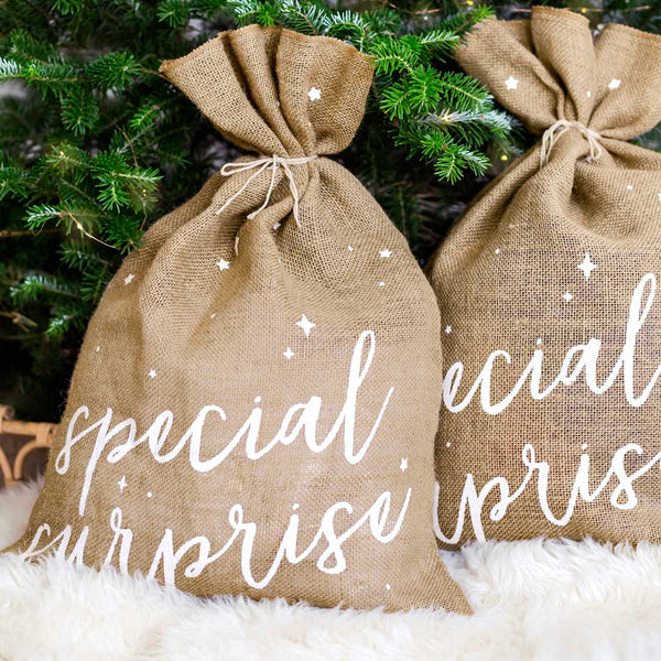 Saco de yute con texto Special Surprise y cordel de arpillera